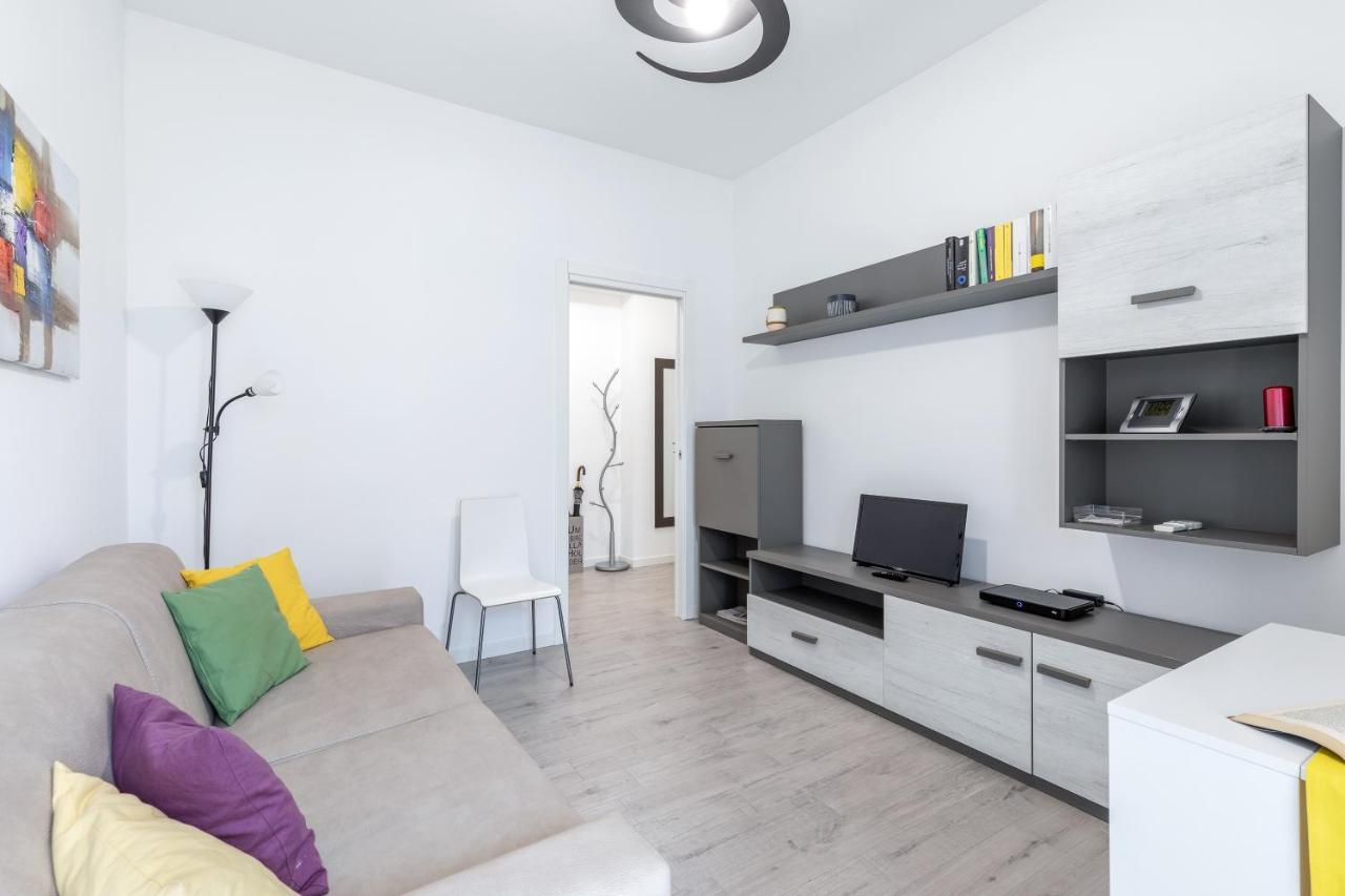Piazza De Angeli M1 Comfortable Flat With Balcony Milánó Kültér fotó