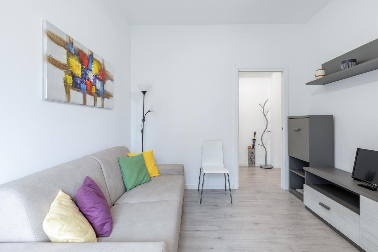 Piazza De Angeli M1 Comfortable Flat With Balcony Milánó Kültér fotó