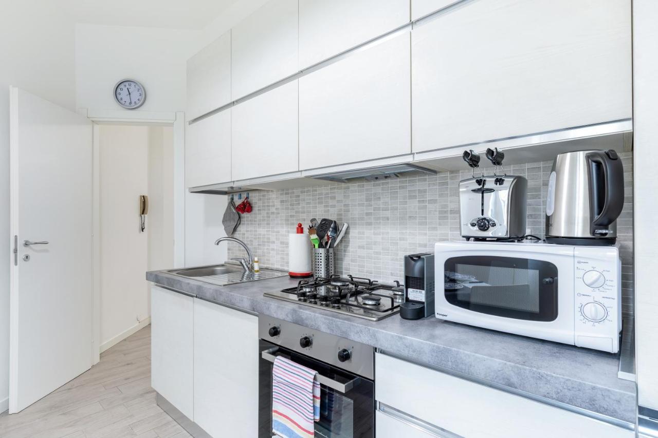 Piazza De Angeli M1 Comfortable Flat With Balcony Milánó Kültér fotó