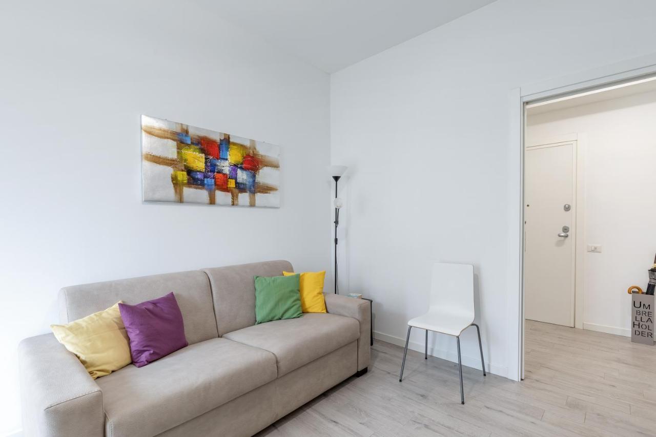 Piazza De Angeli M1 Comfortable Flat With Balcony Milánó Kültér fotó