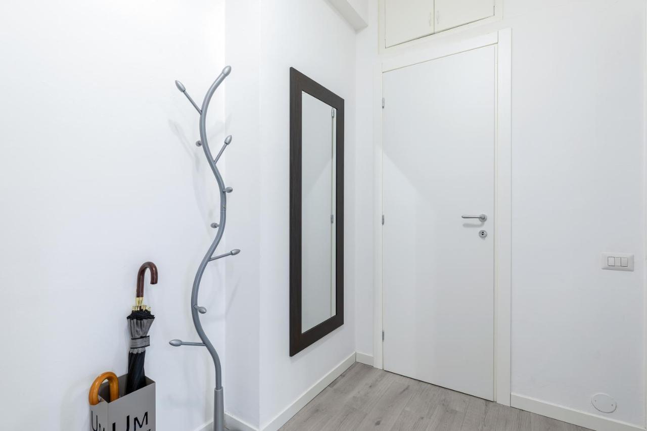 Piazza De Angeli M1 Comfortable Flat With Balcony Milánó Kültér fotó